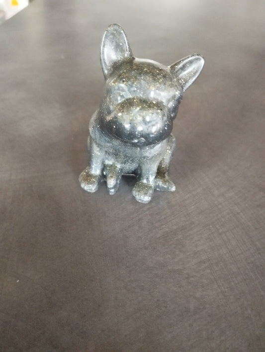 Chien en résine époxy
