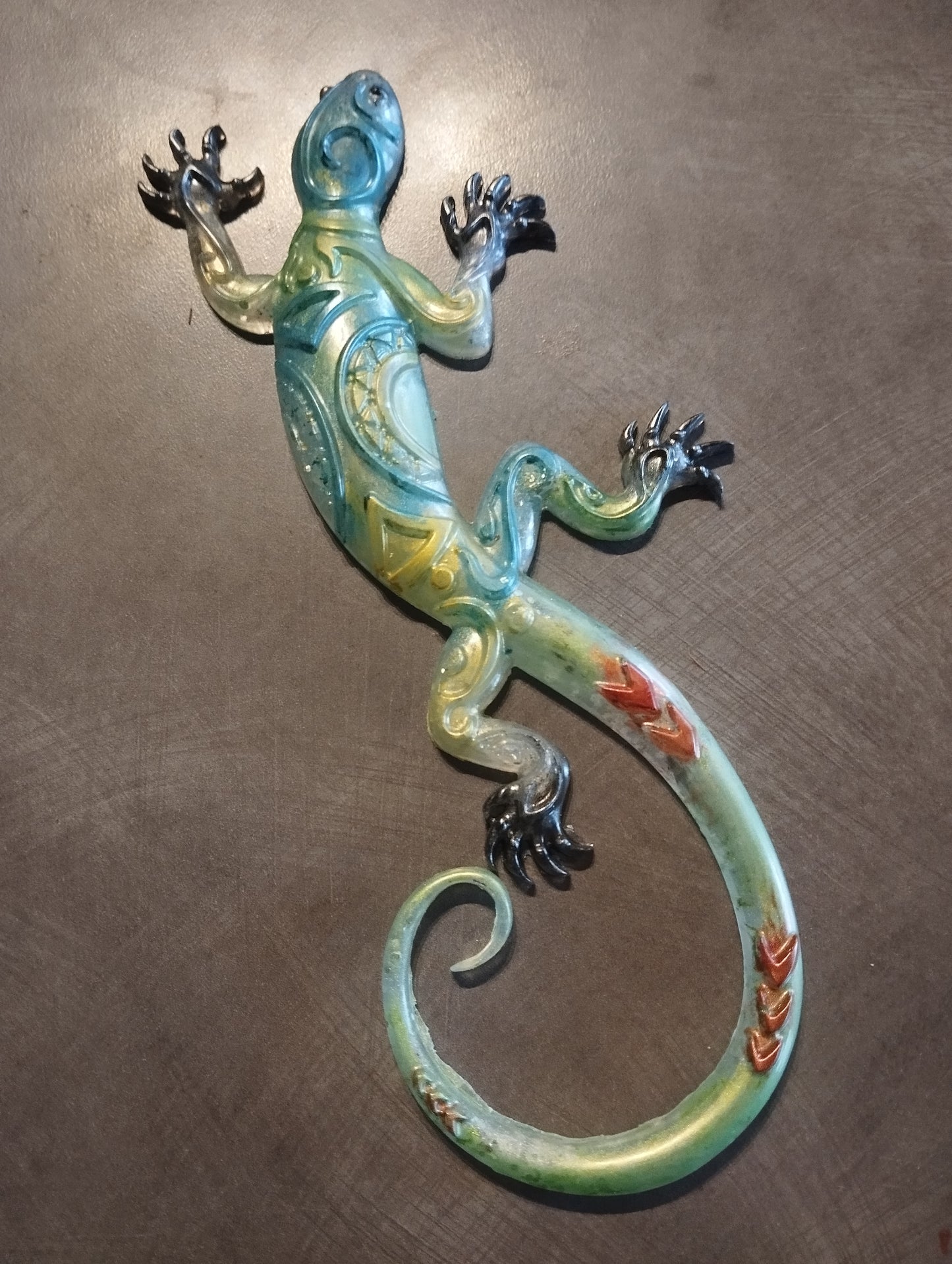 Charmant lézard décoratif en résine époxy